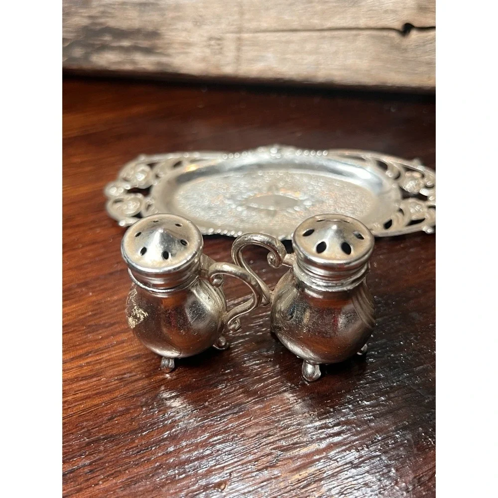 Vintage Metal Salt And Pepper Shakers Souvenir Texas with Tray‎ Japan Elegant